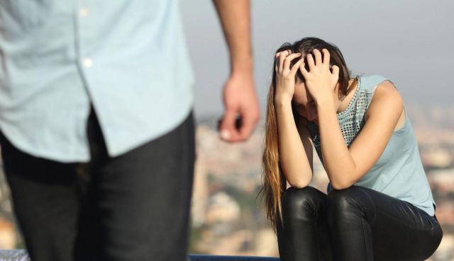 أعيش مع زوجى كالأخوة.. ولا يلمسنى وأتعذب؟