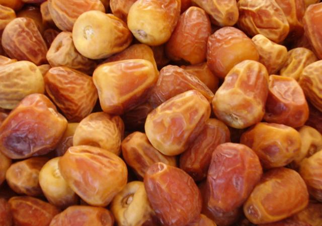 اكل التمر في المنام