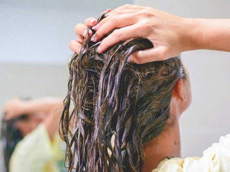 جربى وشوفى الفرق.. وصفة عصير الليمون السحرية لغسل الشعر