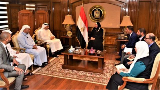 لقاء وزيرة الصناعة مع مدير مجلس الإمارات للشركات الدفاعية