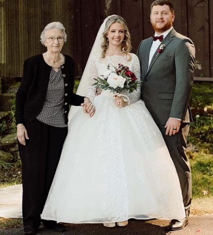 فستان زفاف جدتها