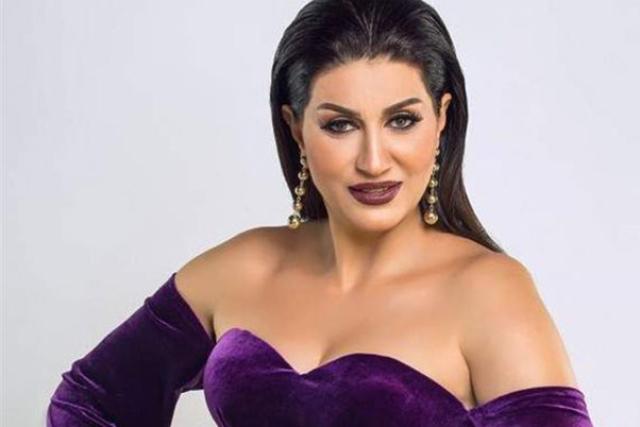 الفنانة وفاء عامر