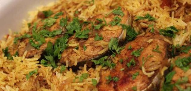 سمك الثعابين مع الأرز 