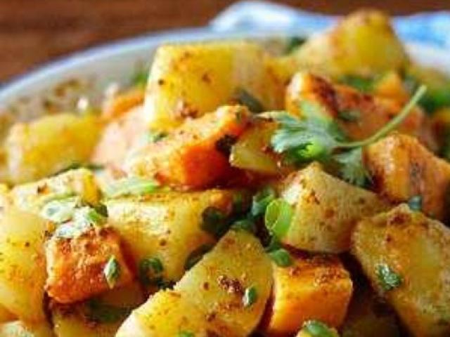 سلطة البطاطس بالكركم