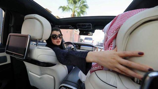 سعودية تقود تاكسي