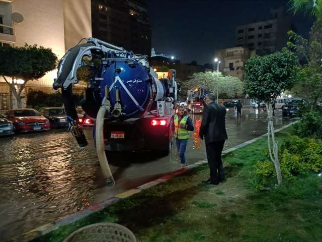 انفجار ماسورة مياه فى شارع جامعة الدول العربية