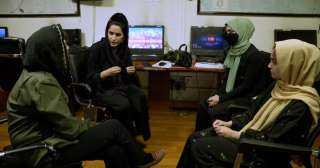 المرأة تحت حكم طالبان.. المذيعات يظهرن بالنقاب على شاشات التلفزيونات الأفغانية