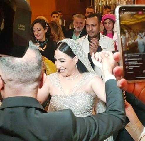 شاهد.. أول فيديو من حفل زفاف المطربة بوسى على هشام ربيع