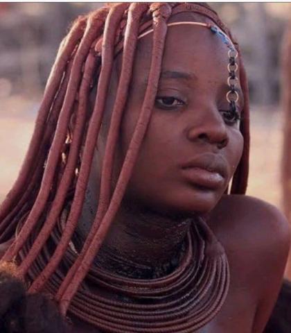 سيدة من قبيلة الهيمبا