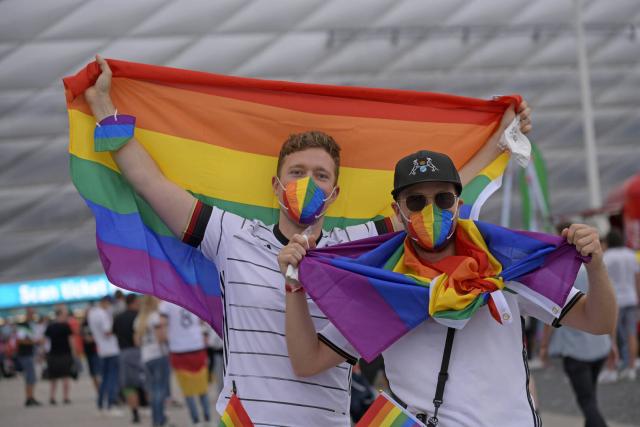 قطر ورفع علم المثليين