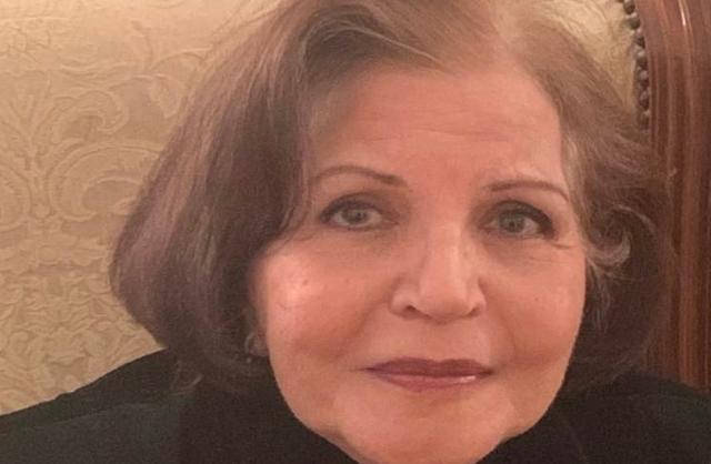 الفنانة التشكيلية زينب خليل