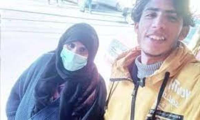 الشاب الليبي مرعي بوخوم وأمه