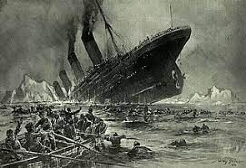 السفينة تيتانيك الغارقة