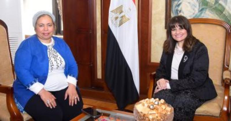 وزيرة الهجرة خلال لقاء رئيسة الجالية المصرية بأيرلندا 