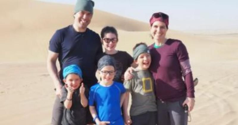 أفراد أسرة كندية