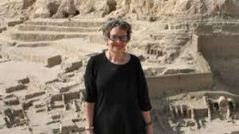 عالمة المصريات ليز مانيشي