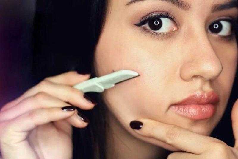 تعرفي علي تفسير حلم رؤية ”حلق شعر الوجه بالموس للمرأة” في المنام