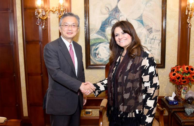 وزيرة الهجرة مع سفير اليابان
