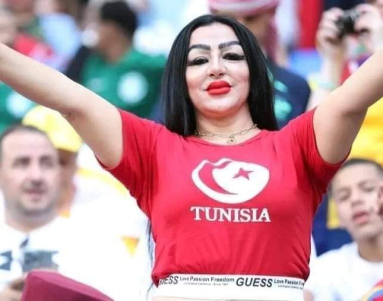 تعاطف واسع مع مشجعة تونسية بعد تعرضها للتنمر بالمونديال