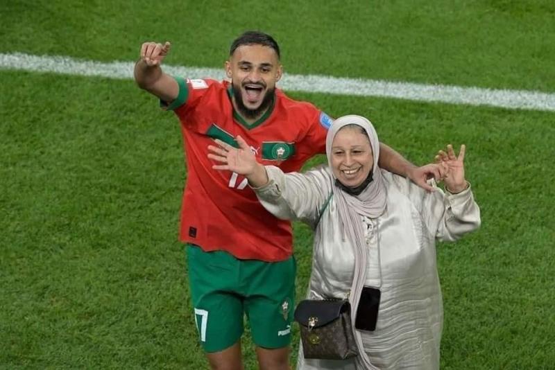 «أنا حوا» يكشف حقيقة وفاة والدة لاعب المغرب سفيان بوفال