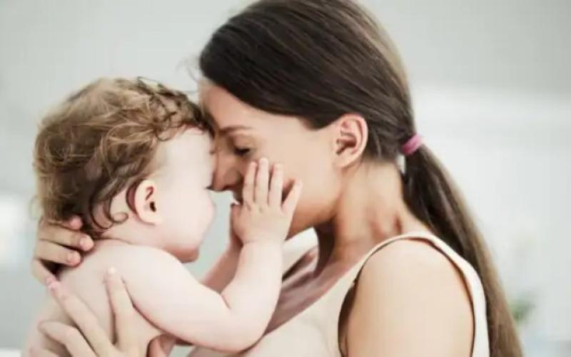 للأم العاملة.. كيفية التخلص من إحساس الخوف من التقصير بعد إجازة الوضع؟