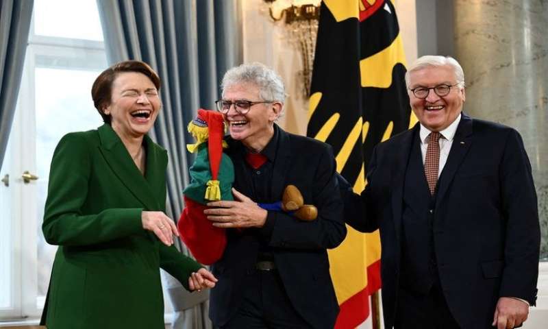 ضحكات الرئيس الألماني وزوجته