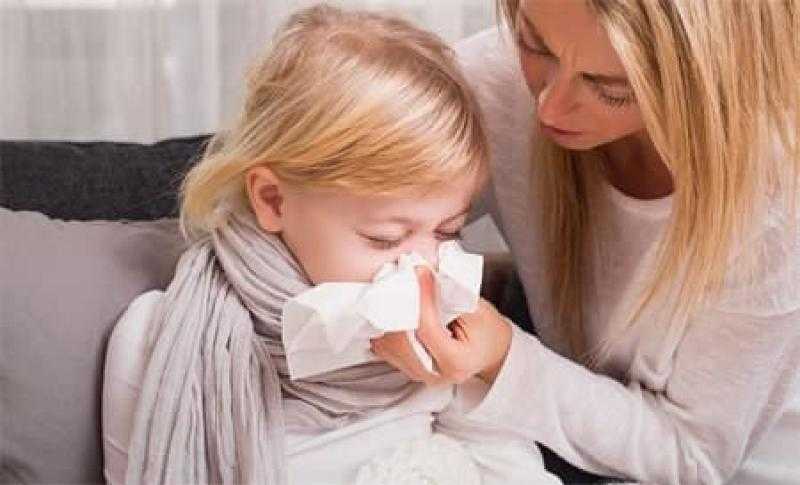 نصائح لحماية أطفالك من الإصابة بنزلات البرد والأنفلونزا مع تقلبات الجو