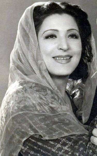 الفنانة أميرة عزيز