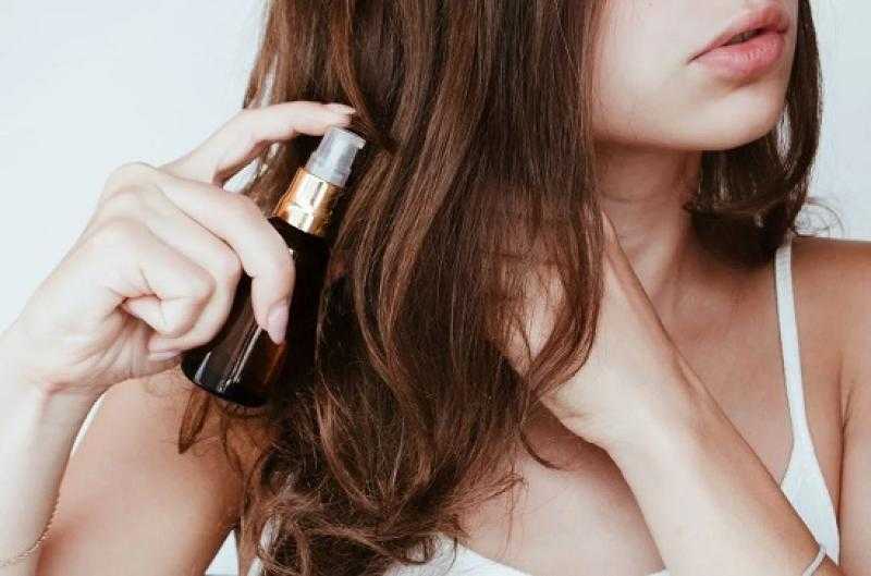 بمكونات سهلة وبسيطة.. طريقة عمل معطر الشعر فى المنزل