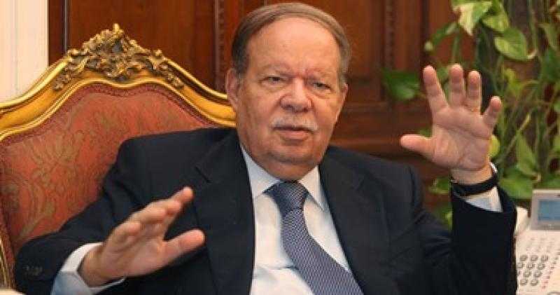 خاص أنا حوا  |  نقل الدكتور أحمد فتحي سرور إلى العناية المركزة بعد دخوله في غيبوبة