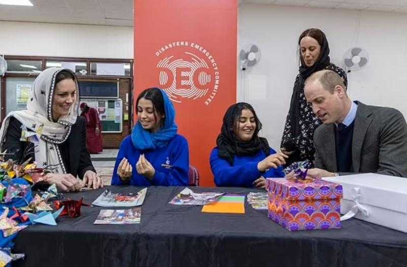 صور كيت ميدلتون بالحجاب فى زيارة لمركز إسلامى غرب لندن تشعل السوشيال