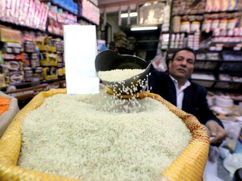 قرار عاجل من البنك المركزي بشأن الأرز والفول والعدس