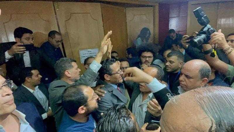 رسميًا.. البلشي نقيبًا والصحفيون يحملونه على الأعناق.. فيديو