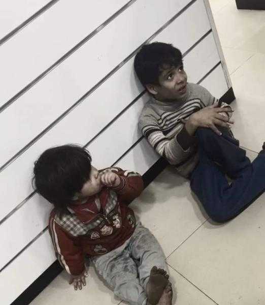 ”عمو عاوز دواء كحة لأخويا”.. موقف مؤثر لطفلان يثير ضجة على السوشيال ميديا