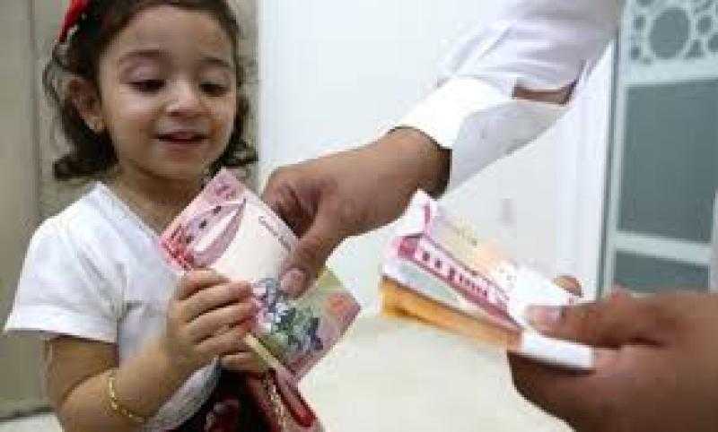 هل للطفل ذمة مالية مستقلة؟.. أولياء الأمور يكشفون كيف تعاملوا مع الأبناء في ”العيدية”