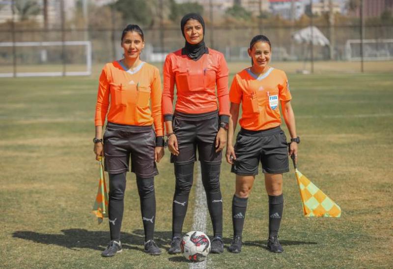 حكام الكرة النسائية