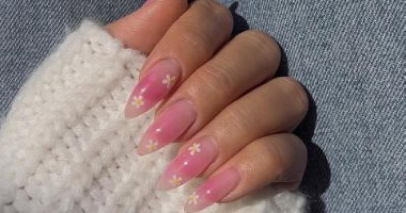 ألوان طلاء الأظافر