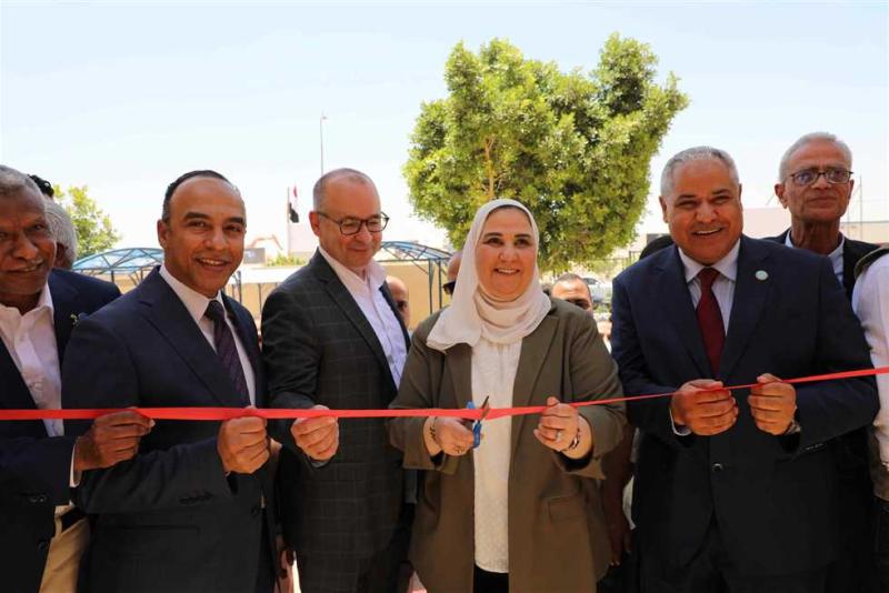 وزيرة التضامن الاجتماعي ونائب محافظ المنيا