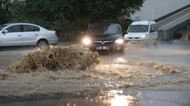فيديوهات حصرية.. السيول تغرق المنازل في شمال إيطاليا