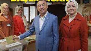 نائب الرئيس التركي وزوجته يدليان بصوتيهما في جولة الإعادة