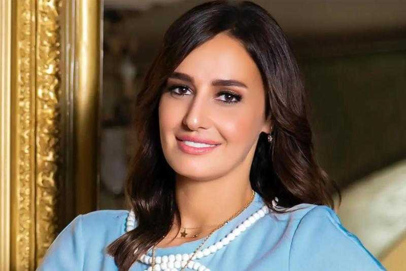 رد ناري من حلا شيحة على مهاجمي فيديو رقص شقيقتها.. شاهد
