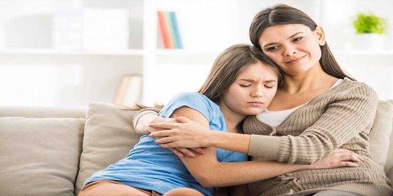 طبيب نفسي يقدم نصيحة لعبور مرحلة المراهقة بـ«سلام»