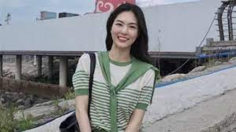  الممثلة الكورية "بارك سو ريان"