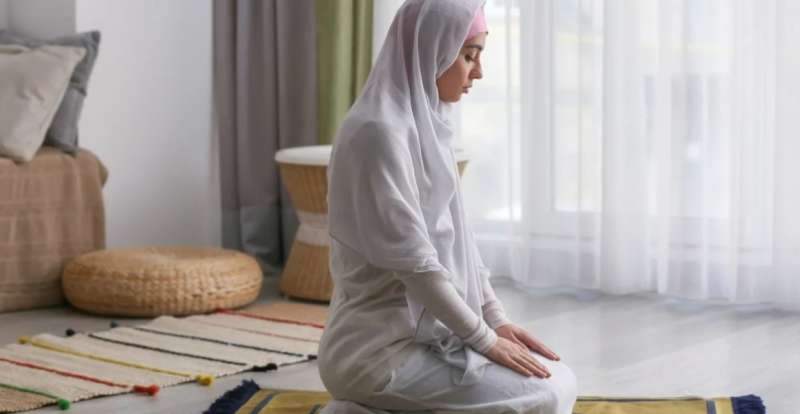 هل صلاة المرأة صحيحة إذ انكشف جزء من شعرها