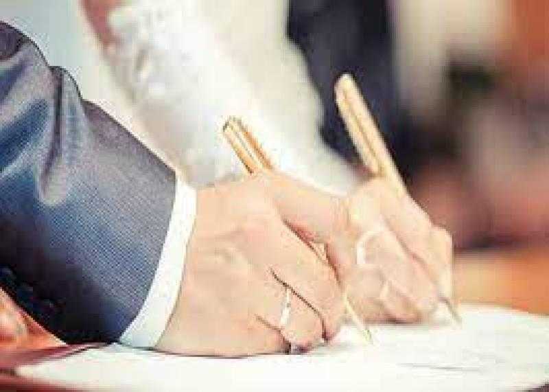 للسيدات.. صيغة عند كتابتها في العقد تمنع الرجل من زواج امرأة أخرى
