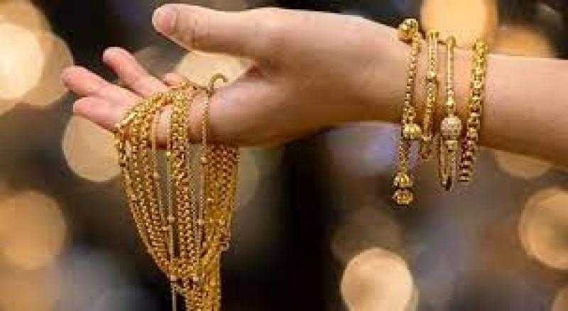 دار الإفتاء: ليس من حق الزوج أخذ ذهب زوجته دون علمها