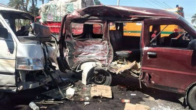 إصابة 6 أشخاص إثر وقوع حادث تصادم بالطريق الصحراوى بالبحيرة