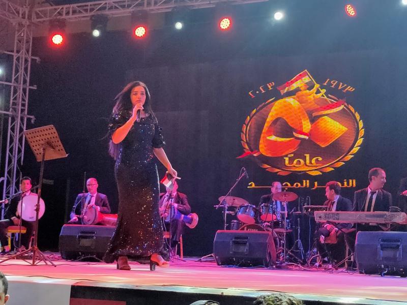 المطربة سمية درويش تفتتح حفل جنوب سيناء بأغنية «بشرة خير» | صور