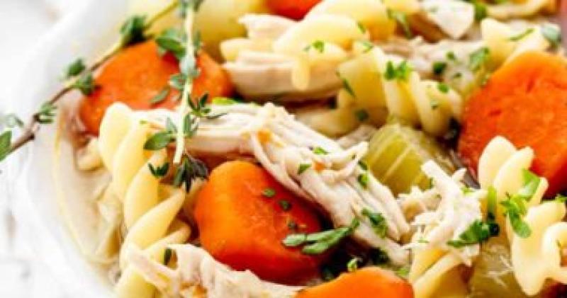 شوربة الدجاج بالمكرونة