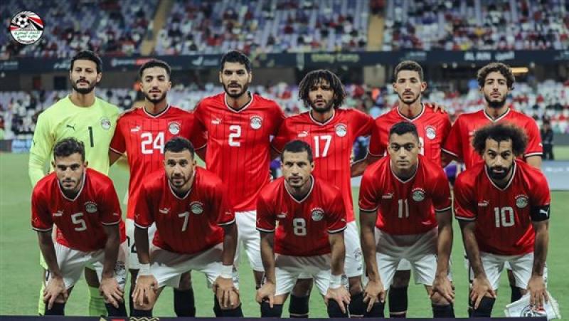 محمد صلاح وزيزو وتريزيجيه فى هجوم المنتخب أمام الجزائر